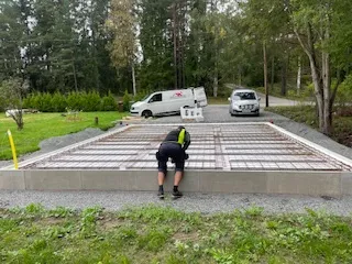 Gjuten platta inför bygge